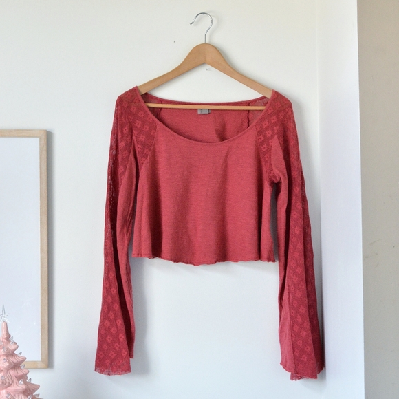 coral long sleeve flowy cropped hem top with lace sleeves, small - Picture 4 of 11